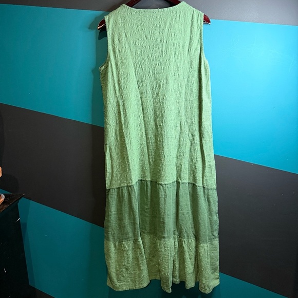 Green V-Neck Sleeveless Maxi Dress - Picture 5 of 10